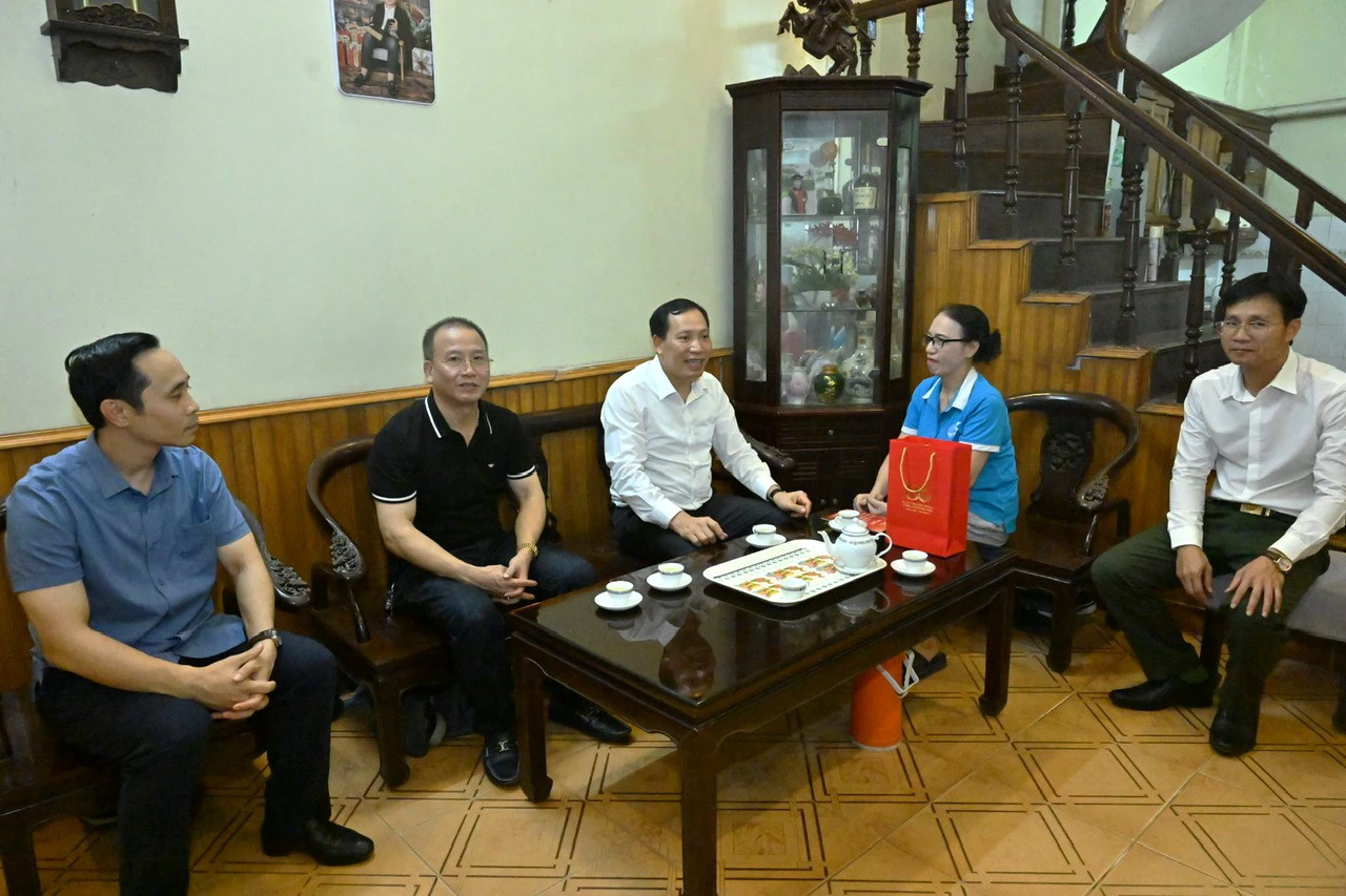 02_tttuyen_cottThan1.jpg