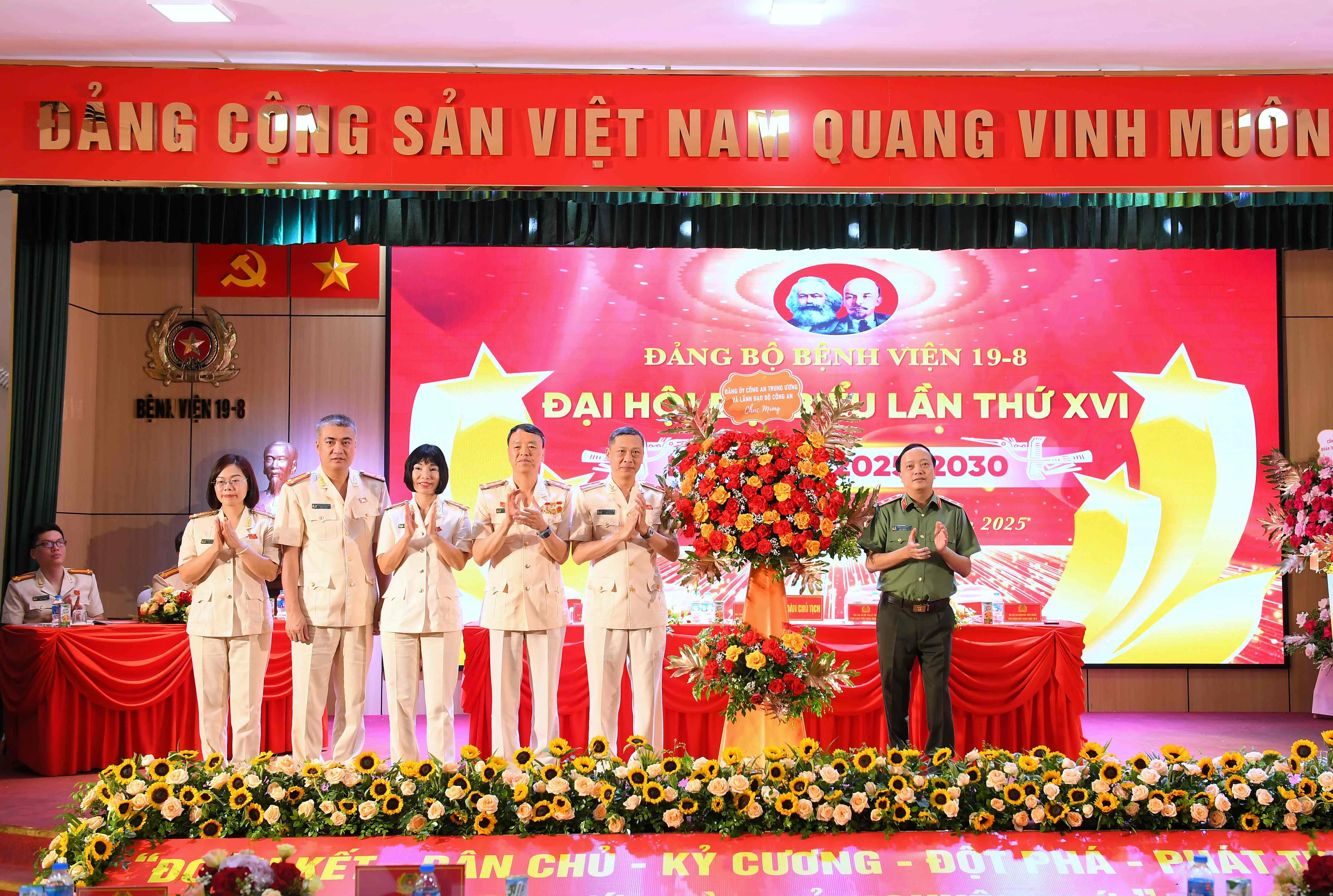 1 tk8 tang hoa.JPG