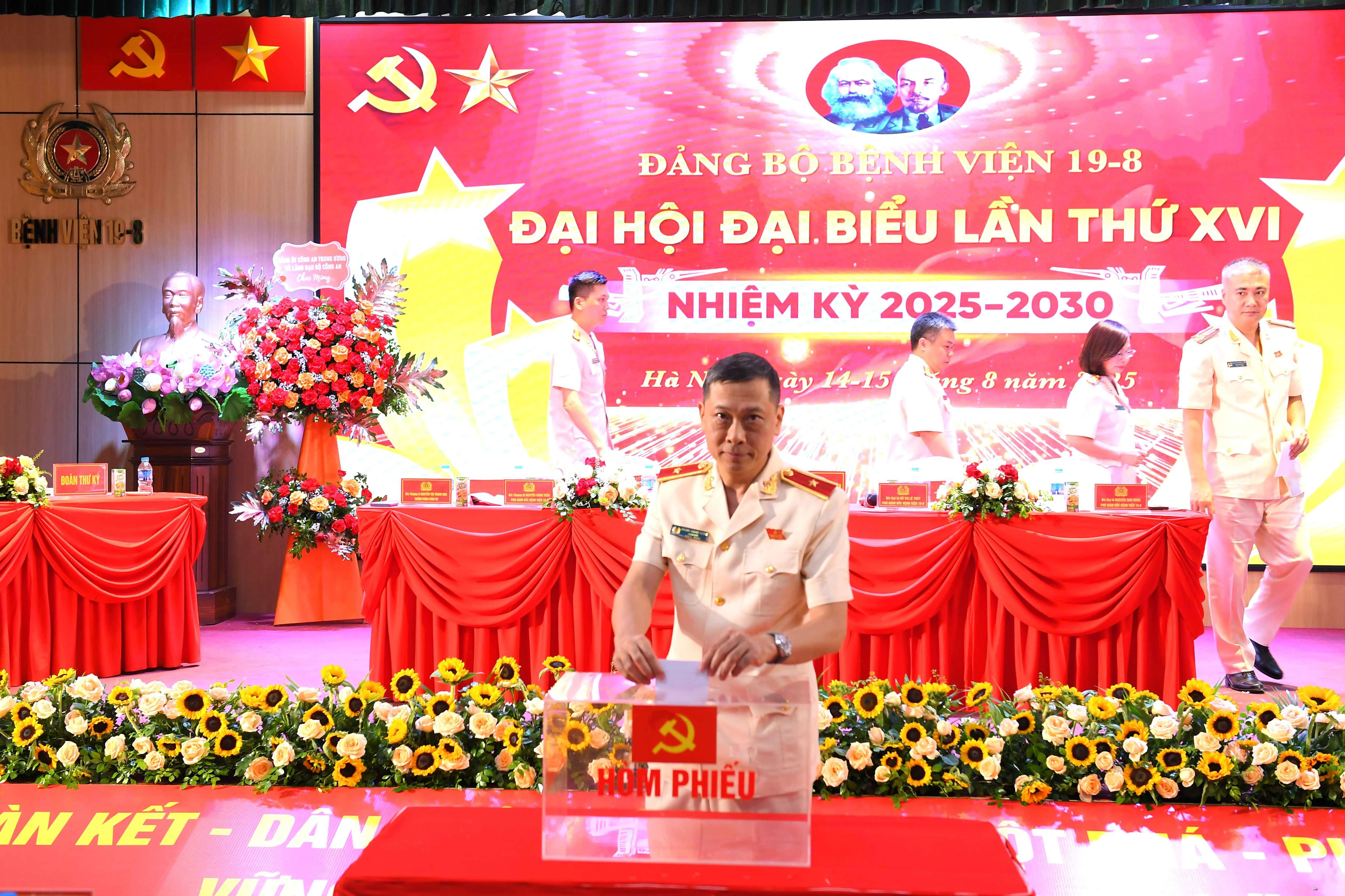 1 bo phieu.JPG