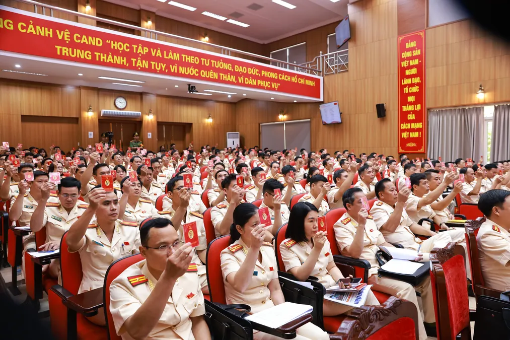 Phát huy truyền thống anh hùng, quyết tâm xây dựng lực lượng Cảnh vệ thật sự trong sạch, vững mạnh, chính quy, tinh nhuệ, hiện đại