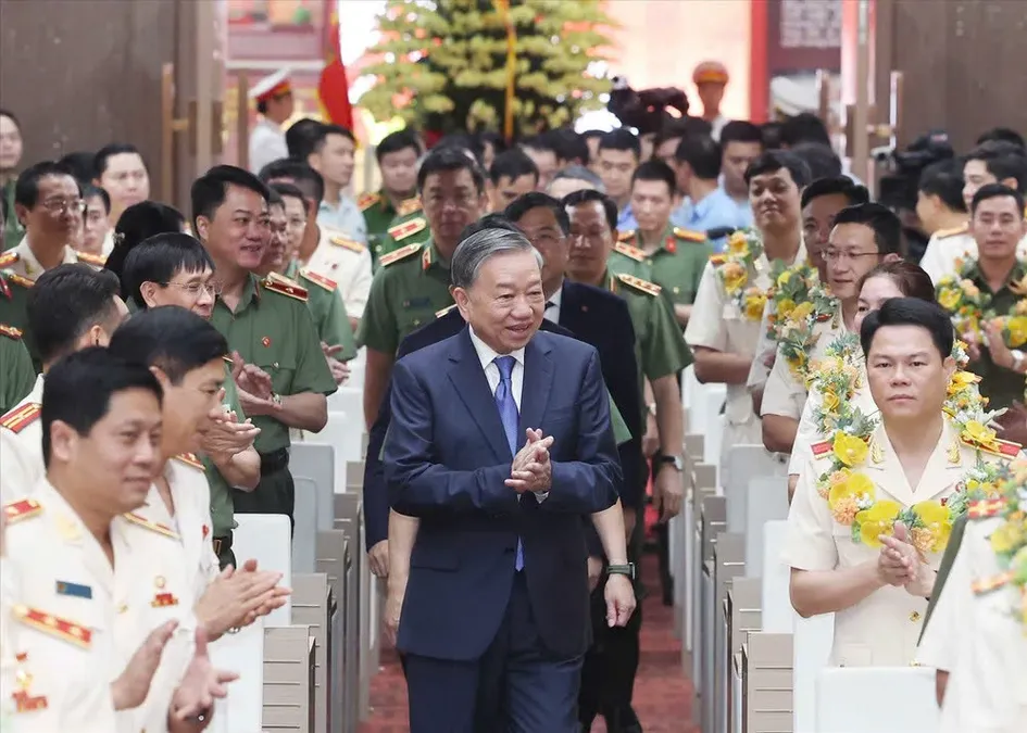 80 NĂM - VINH QUANG CÔNG AN NHÂN DÂN VIỆT NAM