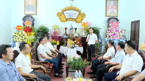 Công an tỉnh Ninh Bình thăm, chúc mừng Giáo phận Bùi Chu, tỉnh Ninh Bình nhân dịp Lễ kính thánh Đa Minh-Quan thầy Đệ nhị Giáo phận
