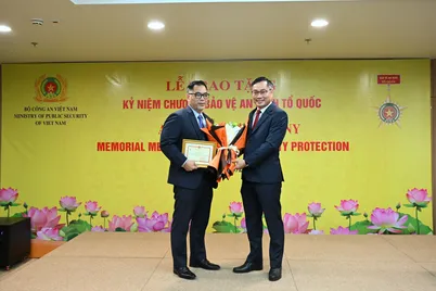 Bộ Công an trao Kỷ niệm chương tặng đại diện Cục An ninh ngoại giao, Bộ Ngoại giao Hoa Kỳ