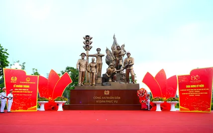 Khánh thành công trình Tượng đài “Công an nhân dân vì dân phục vụ”