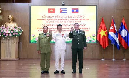 Những phần thưởng cao quý tô thắm mối quan hệ hữu nghị vĩ đại Việt Nam – Lào – Cuba