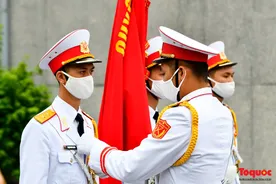 Vinh quang người chiến sĩ Cảnh vệ