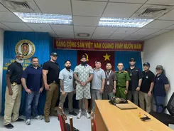 Bàn giao đối tượng truy nã Van Donovan Brown cho Cảnh sát Hoa Kỳ