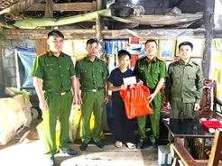 Công an tỉnh Cao Bằng tri ân các gia đình chính sách nhân kỷ niệm 78 năm Ngày Thương binh - Liệt sĩ