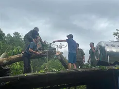 Tuyên Quang: Công an xã hỗ trợ Nhân dân khắc phục hậu quả hoàn lưu bão Wipha