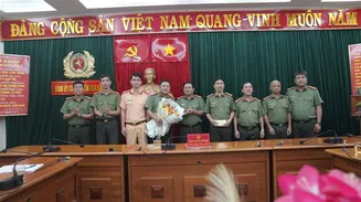 Khen thưởng Tổ công tác đấu tranh, giải cứu 4 nạn nhân tham gia đường dây tổ chức trốn đi nước ngoài