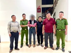Lực lượng Công an xã xác minh thông tin, hỗ trợ người bị lạc về với gia đình an toàn