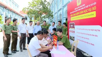 Công an tỉnh Ninh Bình phát động phong trào “Bình dân học vụ số” tại Giáo xứ Phát Vinh