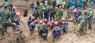 Lực lượng Công an huy động gần 300 cán bộ, chiến sĩ cứu nạn tại các điểm bị lũ cô lập ở Điện Biên