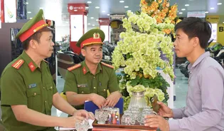 Quảng Trị: Công an xã sát cánh cùng nhân dân thực hiện dịch vụ công trực tuyến toàn trình