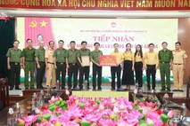Công an tỉnh Đồng Nai trao tặng 1,6 tỷ đồng hỗ trợ đồng bào bị thiệt hại do bão số 3