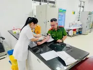 Lào Cai: Đại uý Công an xã khẩn cấp vượt 20 km hiến máu cứu người