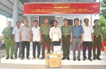 Công an tỉnh Cà Mau bàn giao nhà tặng hội viên Hội Cựu Công an nhân dân