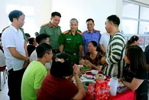Trại Tạm giam số 3 Công an tỉnh Ninh Bình tổ chức Hội nghị gia đình phạm nhân và bữa cơm đoàn viên