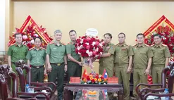 Công an tỉnh Hủa Phăn thăm, chúc mừng cán bộ, chiến sĩ Công an tỉnh Thanh Hóa nhân kỷ niệm 80 năm Ngày truyền thống CAND