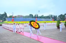 Đoàn đại biểu Đảng uỷ Công an Trung ương Bộ Công an vào Lăng viếng Chủ tịch Hồ Chí Minh và tưởng niệm các Anh hùng liệt sĩ