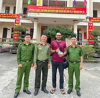 Công an Ninh Bình hỗ trợ, giúp đỡ người nước ngoài tìm lại tài sản đánh rơi