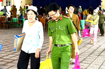 Gương sáng về tinh thần trách nhiệm, ý chí vượt khó và sự tận tụy với công việc