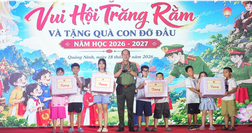 Công an thành phố Quảng Ninh mang niềm vui Trung thu đến với những em nhỏ