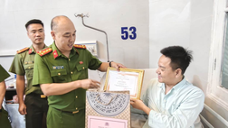 Lãnh đạo Công an TP Hà Nội thăm, động viên cán bộ bị thương khi làm nhiệm vụ