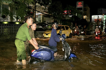 Công an TP Cần Thơ chủ động phòng ngừa, bảo đảm an toàn giao thông trong mùa mưa