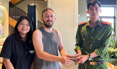 Công an đặc khu Phú Quốc hỗ trợ du khách Thổ Nhĩ Kỳ tìm lại ví đánh rơi