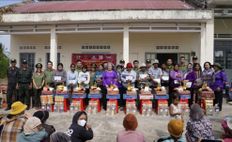 Trao 200 suất quà cho bà con vùng lũ