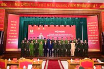 Quyết tâm gương mẫu đi đầu trong phong trào thi đua "Ba nhất", hoàn thành xuất sắc mục tiêu "Ba tốt"