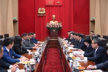 Minister Luong Tam Quang receives Nebula Energy CEO