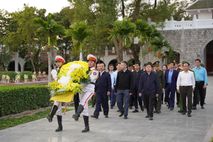 Thượng tướng Nguyễn Ngọc Lâm, Thứ trưởng Bộ Công an dâng hương tri ân các Anh hùng Liệt sĩ tại tỉnh Điện Biên