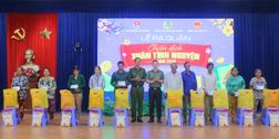 Bringing early Tet to the poor in An Giang’s border areas