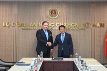 Minister Luong Tam Quang receives farewell call from U.S. Ambassador