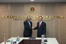 Vietnam, India continue to foster substantive cooperation