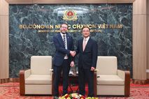 Vietnam, UK step up cooperation in combating human trafficking