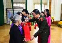 Thứ trưởng Phạm Thế Tùng thăm, tặng quà Nhân dân xã Tiên Lữ, tỉnh Hưng Yên