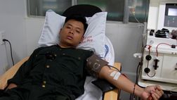 Quảng Ngãi: Cảnh sát cơ động xuyên Tết hiến tiểu cầu, máu cứu nhiều người