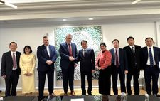 Minister Luong Tam Quang meets with Amazon leadership