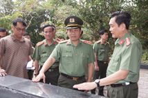 Khẩn trương thực hiện phương án tôn tạo Khu di tích Hòn Đá Bạc và xây dựng 500 căn nhà tặng đồng bào tại tỉnh Cà Mau