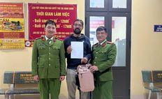Lao Cai police assist French tourist in recovering lost property
