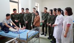 Lãnh đạo Công an tỉnh Thái Nguyên thăm hỏi, động viên cán bộ bị thương trong khi thực hiện nhiệm vụ