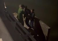 Bắc Ninh: Công an phường Thuận Thành vận động, ngăn chặn, giải cứu kịp thời nam thanh niên có ý định nhảy cầu tự tử