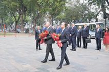 Russian Emergency Situations Minister lays flowers at People’s Public Security Monument