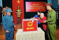 Công an tỉnh Hà Tĩnh đồng hành cùng cử tri trong ngày hội bầu cử