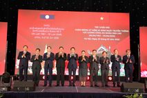 Tiếp tục vun đắp mối quan hệ bền chặt giữa Việt Nam và Lào