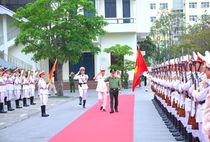 Minister Luong Tam Quang works with Thanh Hoa Provincial Police Department