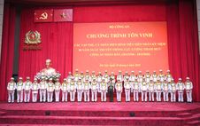 Tôn vinh, khen thưởng 80 tập thể, cá nhân có tích xuất sắc trong lực lượng Tham mưu Công an nhân dân